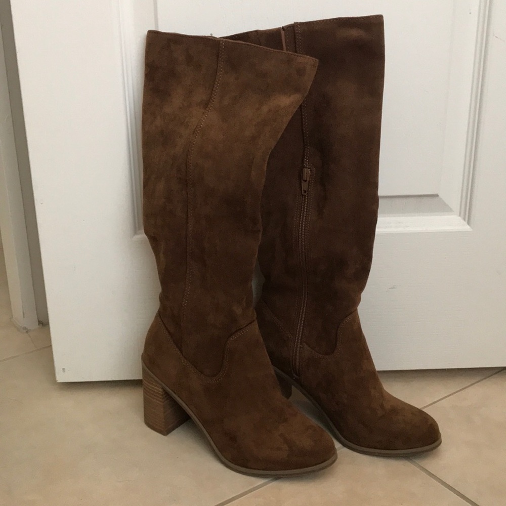 Suede boots with a heel